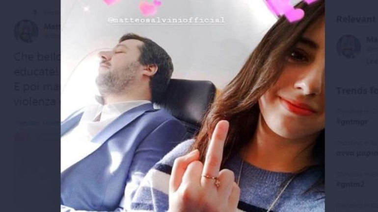 Σάλος στην Ιταλία με το «υψωμένο δάχτυλο» στον Σαλβίνι
