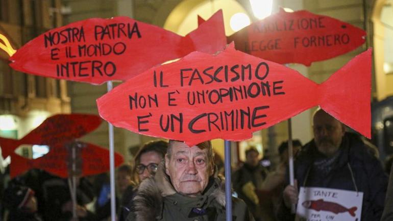 «Δεν θα γίνουμε κόμμα» λέει το «Κίνημα της Σαρδέλας» στην Ιταλία