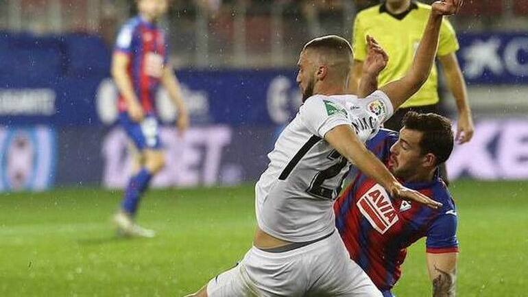 «Ανάσα» για την Έιμπαρ, 3-0 τη Γρανάδα