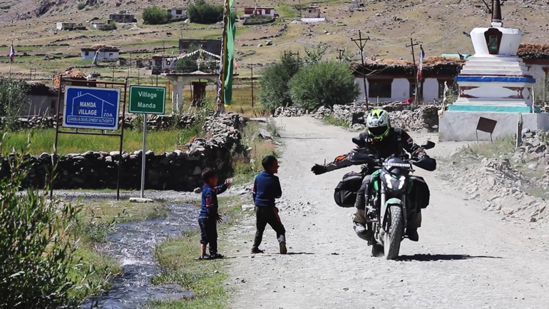 Γυρνώντας την Ινδια με Bajaj Dominar! Γυρνώντας την Ινδια με Bajaj Dominar!