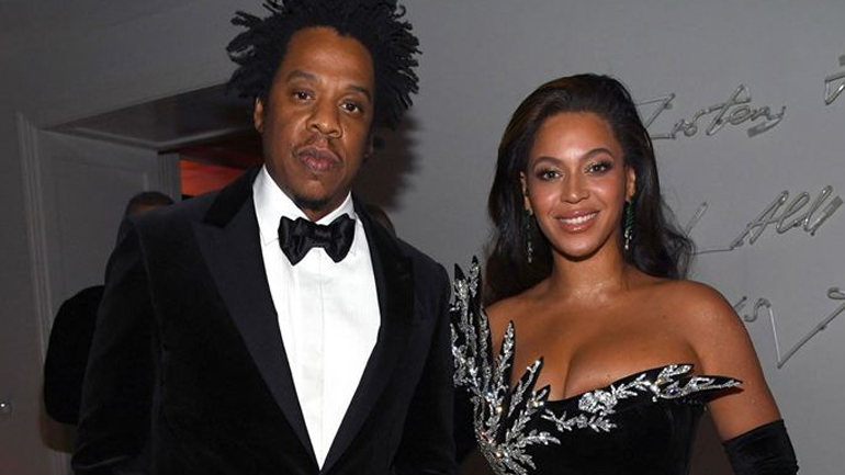 Jay-Z: Άρπαξε το κινητό θαμώνα που βιντεοσκοπούσε τη Beyoncé να χορεύει!