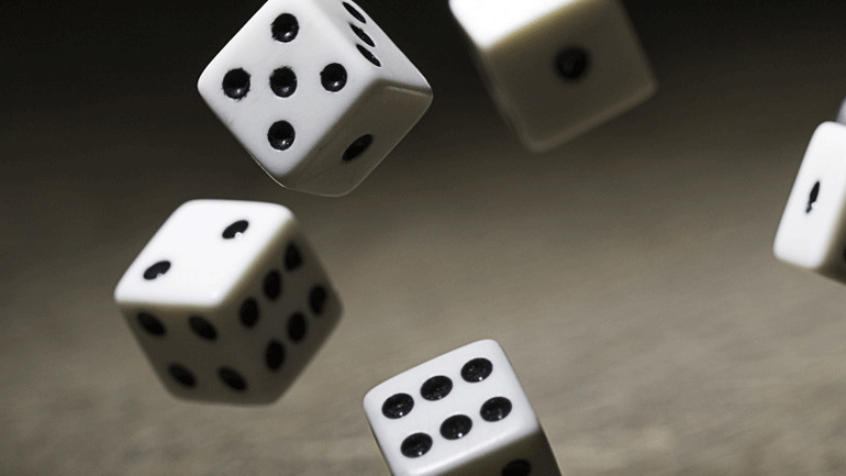 Χανιά: Συλλήψεις για ζάρια σε καφενείο της πόλης