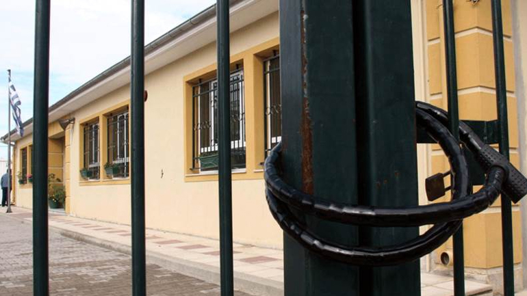 Η υπογεννητικότητα αφανίζει τα σχολεία της Ελλάδας: Μπαίνουν λουκέτα σε Δημοτικά, Γυμνάσια, Λύκεια