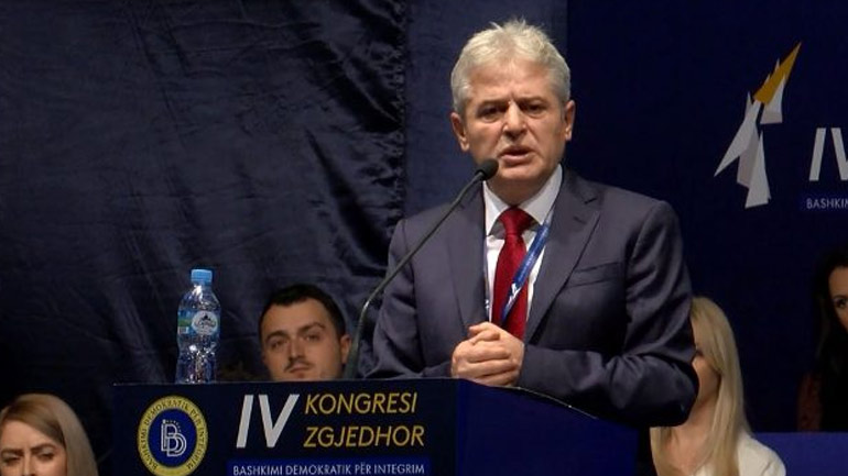 Βόρεια Μακεδονία: Ο Αλί Αχμέτι επανεξελέγη πρόεδρος του μεγαλύτερου αλβανικού κόμματος