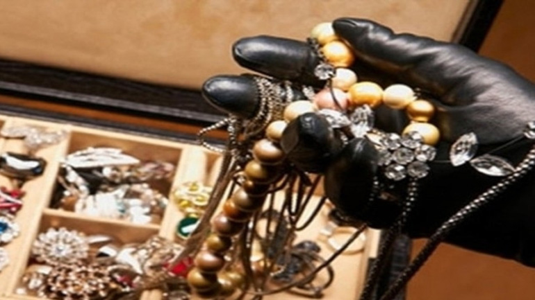 Σέρρες: Ανήλικες “μπούκαραν” σε σπίτι και άρπαξαν κοσμήματα και χρυσαφικά