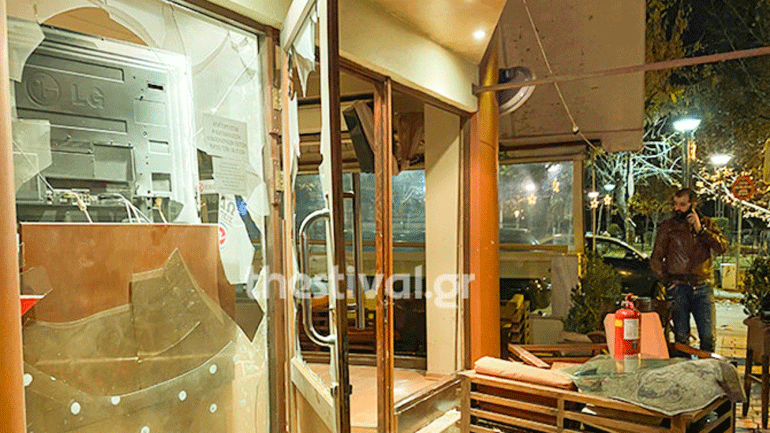 Άγρια συμπλοκή μεταξύ οπαδών τα ξημερώματα στη Θεσσαλονίκη