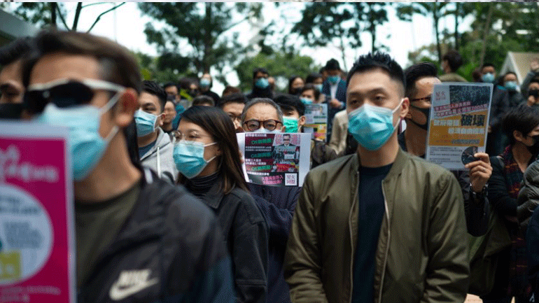 Χρήση σπρέι πιπεριού από την αστυνομία κατά των διαδηλωτών στο οικονομικό κέντρο του Χονγκ Κονγκ