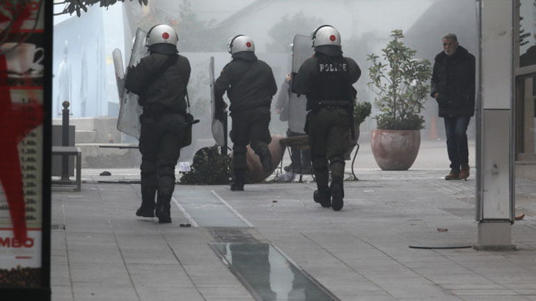 Βίντεο ντοκουμέντο: Άγριες συμπλοκές αντιεξουσιαστών με την Αστυνομία στο Μαρούσι