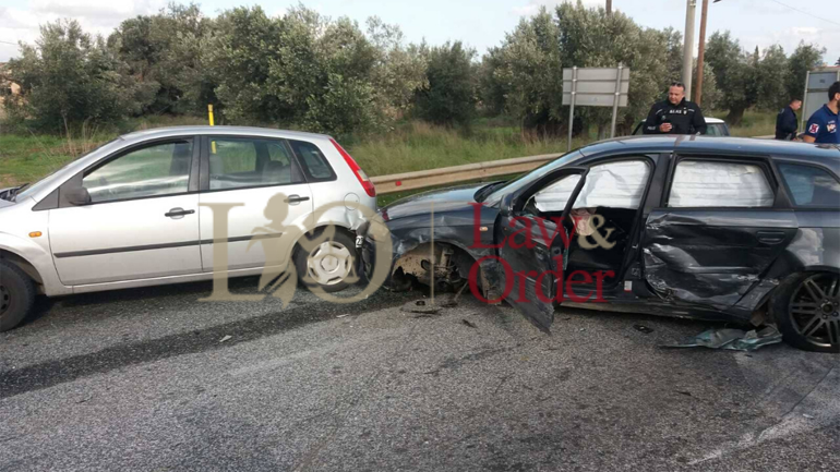 Κορωπί: Εικόνες από την καραμπόλα μετά από άγρια καταδίωξη κακοποιών 