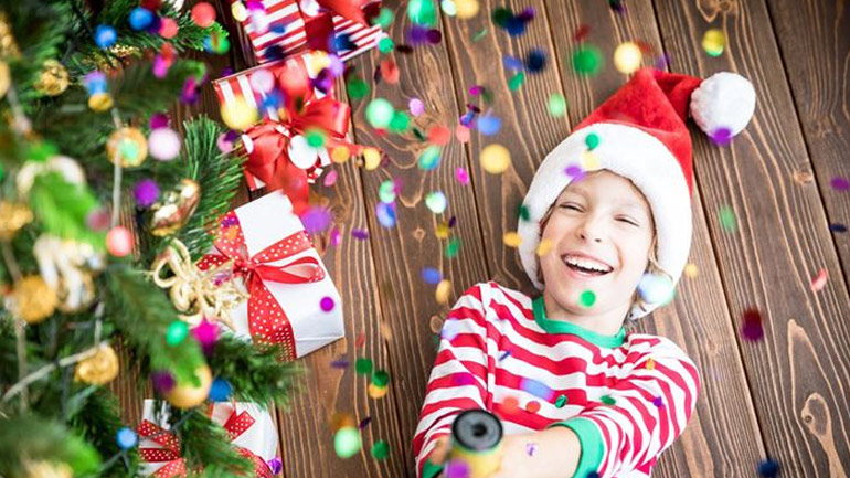 Χριστούγεννα: Μάθετε στα παιδιά σας να δίνουν και όχι μόνο να παίρνουν