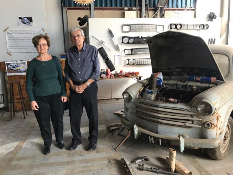 Με το Fiat της φωτογραφίας πήγε στο γάμο του το ζευγάρι από την Κύπρο πριν από δεκαετίες...