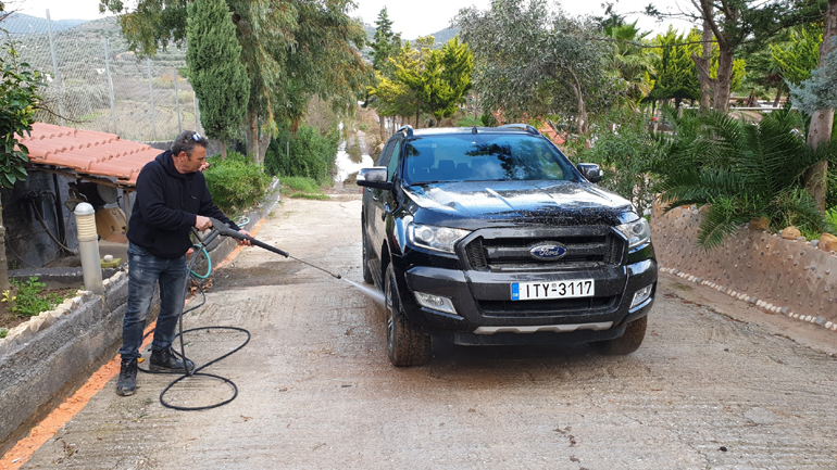 Χριστούγεννα και Ford Ranger... (στη φωτό ο Στέφανος Αττάρτ)