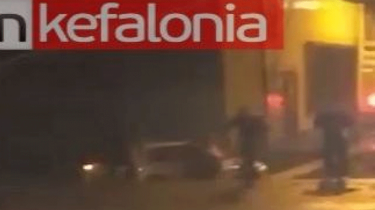 Κυλλήνη: Αυτοκίνητο έπεσε στη θάλασσα – Η οδηγός πρόλαβε να βγει από το όχημα