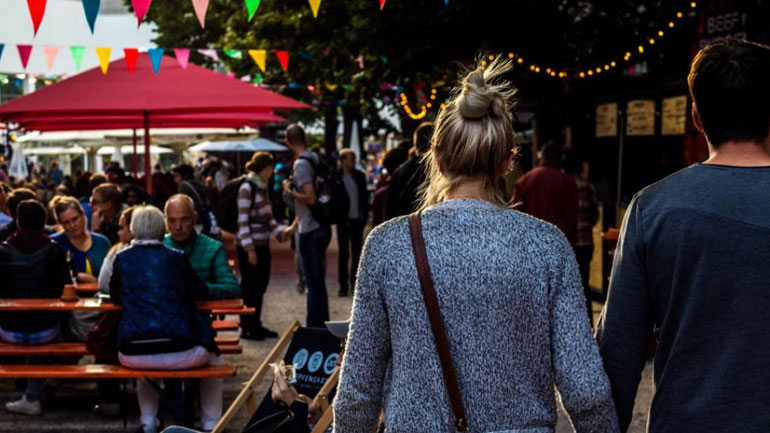 Χρήσιμες συμβουλές για να επιβιώσει η σχέση σας τις γιορτές