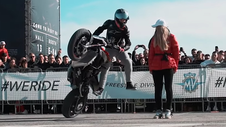 EICMA 2019: Stunt riding με τον  Thibaut Nogues!