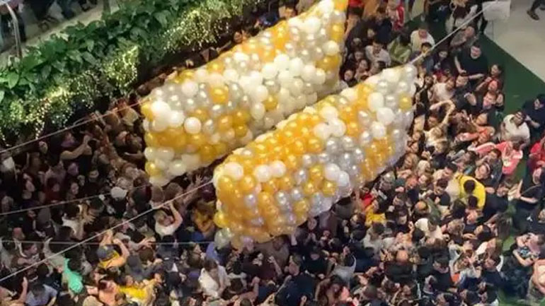 Ποδοπατήθηκαν για μπαλόνια με δωροεπιταγές – Στο νοσοκομείο επτά άτομα