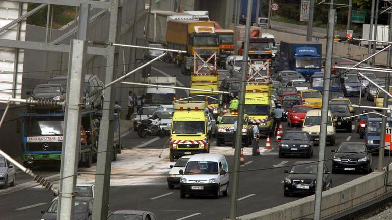 Καραμπόλα με 6 οχήματα στην Αττική Οδό – Μεγάλες καθυστερήσεις στο ρεύμα προς Ελευσίνα