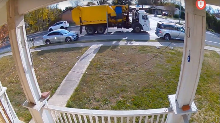 Σκουπιδιάρικο τα πήρε… όλα και έφυγε