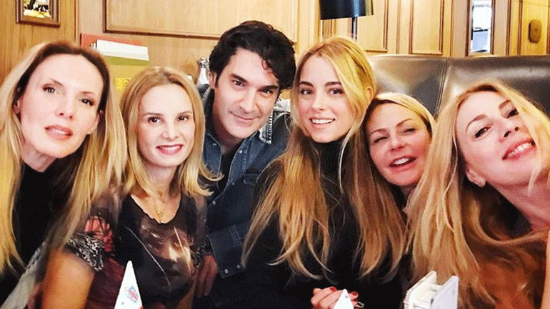 Ο Χριστόφορος Παπακαλιάτης γιόρτασε τα γενέθλιά του με τους διάσημους φίλους του!