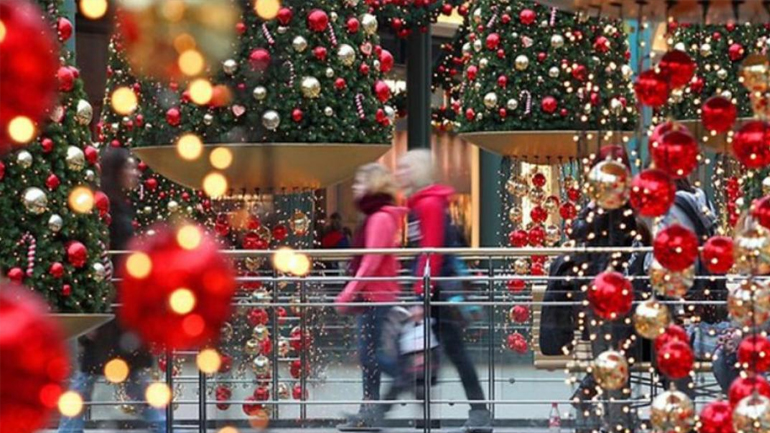 Οι πρωταθλητές των Χριστουγέννων: Ο λαός που κάνει «κατοστάρι» στις αγορές δώρων