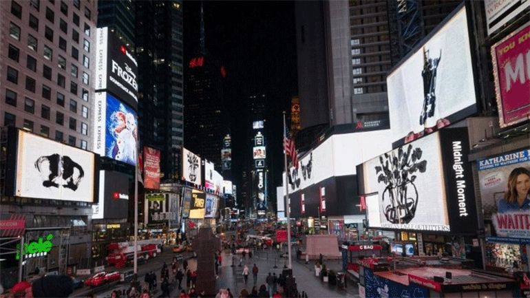 Μεσάνυχτα, στη χριστουγεννιάτικη Times Square