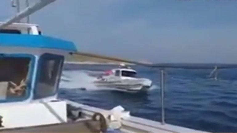 Εικόνες που κόβουν την ανάσα: Τούρκοι προσπαθούν να εμβολίσουν ελληνικό αλιευτικό