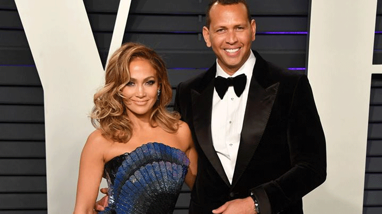 Το τρυφερό φιλί της Jennifer Lopez και του Alex Rodriguez κάτω από το γκι!