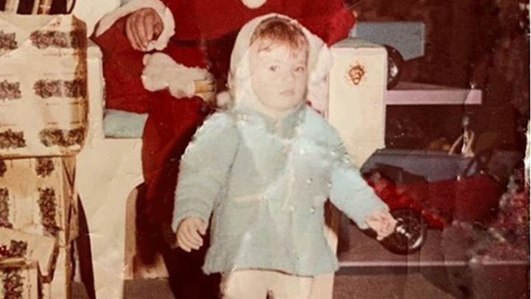 Το κοριτσάκι της φωτογραφίας είναι γνωστή ηθοποιός!