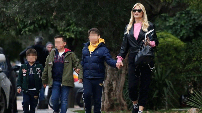 Φαίη Σκορδά: Η πρώτη φωτογραφία με τους γιους της από τις χριστουγεννιάτικες διακοπές!