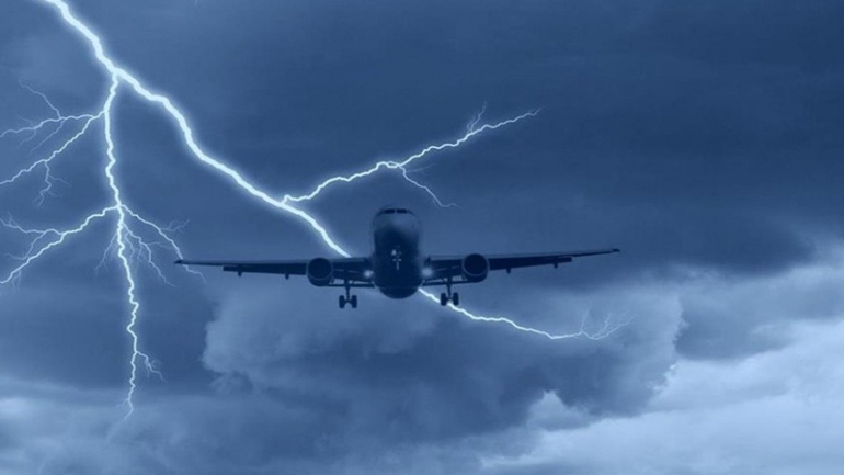 Κεραυνός χτύπησε αεροδρόμιο: Κατέστρεψε τα ανεμόμετρα – Μετρούν χειροκίνητα τον άνεμο