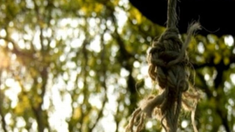 Χίος: Άνδρας βρέθηκε κρεμασμένος σε δέντρο