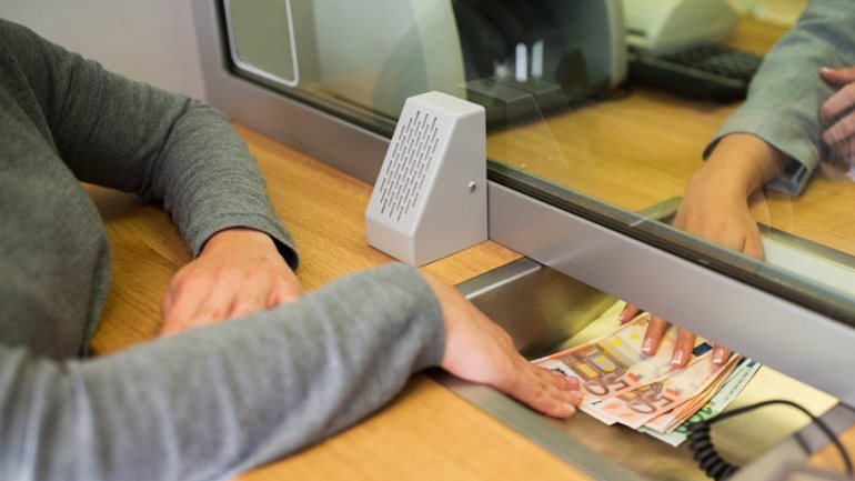 Με τραπεζικές επιταγές στις εφορίες η πληρωμή του φόρου μεταβίβασης ακινήτων στις 30-31 Δεκεμβρίου