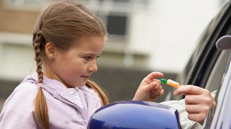 Μάθετε στα παιδιά σας πώς να αντιμετωπίζουν τους αγνώστους