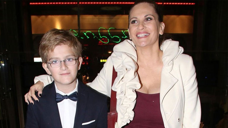 Θεοφανία Παπαθωμά: Για ποιο πράγμα την κατηγορεί ο γιος της στις γιορτές;