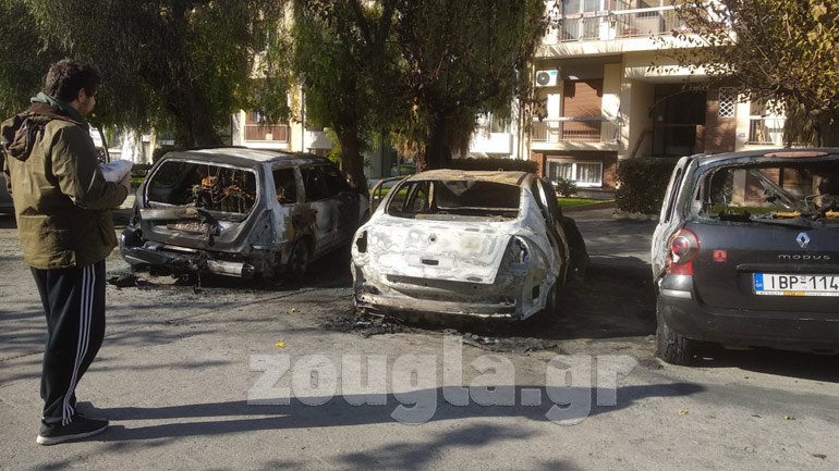 Κάηκαν τρία σταθμευμένα ΙΧ στα Ιλίσια