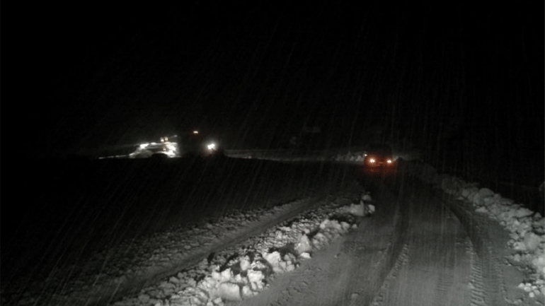 Εύβοια: Φοιτητές εγκλωβίστηκαν σε λεωφορείο λόγω χιονόπτωσης Εύβοια: Φοιτητές εγκλωβίστηκαν σε λεωφορείο λόγω χιονόπτωσης