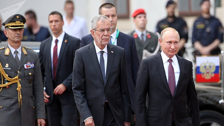 Ο Πούτιν προσκάλεσε τον Αυστριακό ομόλογό του στους εορτασμούς για την 75η επέτειο της συντριβής της ναζιστικής Γερμανίας