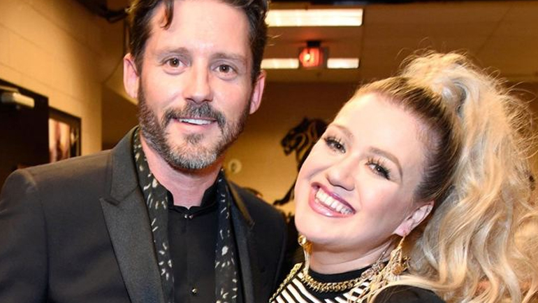 Η Kelly Clarkson αποκαλύπτει πόσο συχνά κάνει σεξ με τον άντρα της