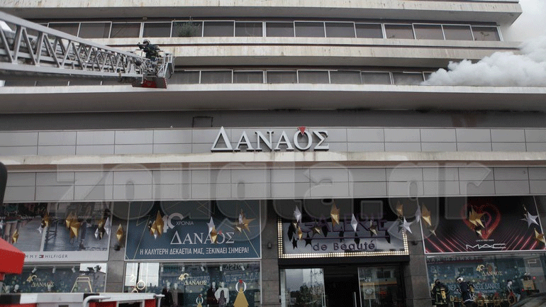 Χολαργός: Υπό έλεγχο η πυρκαγιά στο πολυκατάστημα «Δαναός»