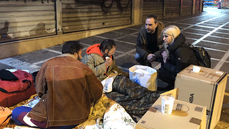 Η Έλενα Ράπτη με την «Αποστολή» επισκέφθηκαν τους άστεγους της Αθήνας