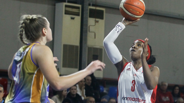 Μπάσκετ: Διά περιπάτου στα ημιτελικά του Κυπέλλου γυναικών ο Ολυμπιακός