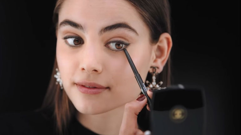 Get the look: Το γιορτινό beauty tutorial της Chanel που θα λατρέψετε