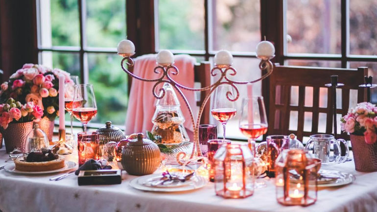 Τι πρέπει να κάνετε για να μην πάρετε κιλά στις γιορτές;