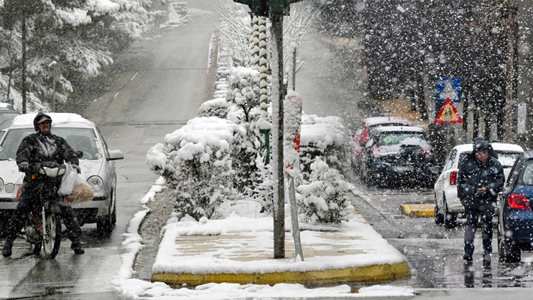 Ο χιονιάς πολιορκεί την Ελλάδα