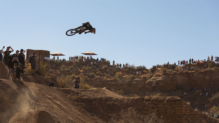 «One Last Song» με τον Andreu Lacondeguy