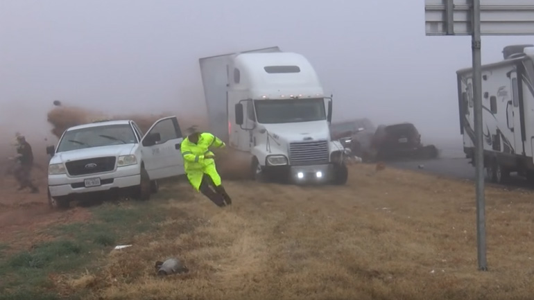 Νταλίκα σπέρνει τον πανικό! Νταλίκα σπέρνει τον πανικό!