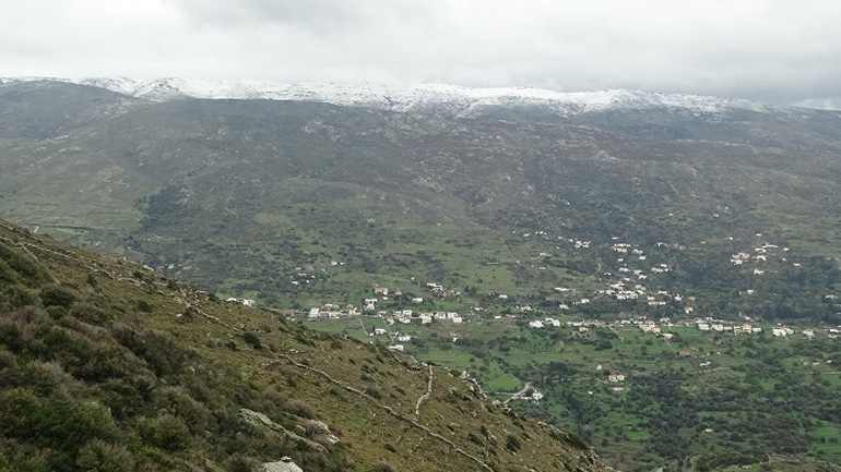 Πυκνό χιόνι στα ορεινά της Άνδρου