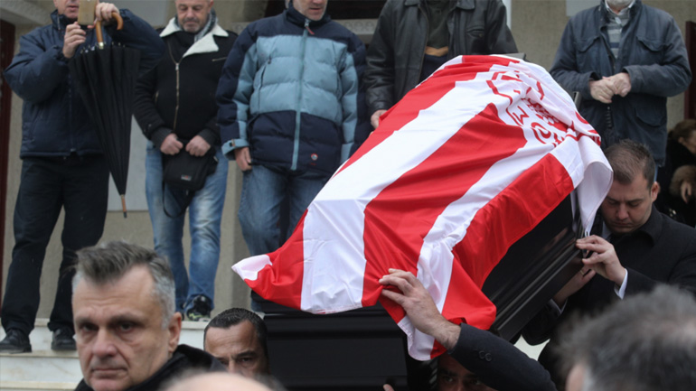 Πλήθος κόσμου στην κηδεία του Ηλία Ρωσίδη