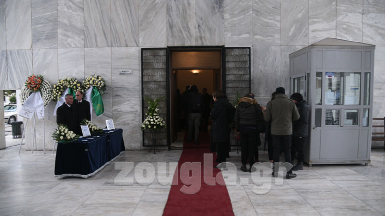 Σε λαϊκό προσκύνημα η σορός του Θάνου Μικρούτσικου