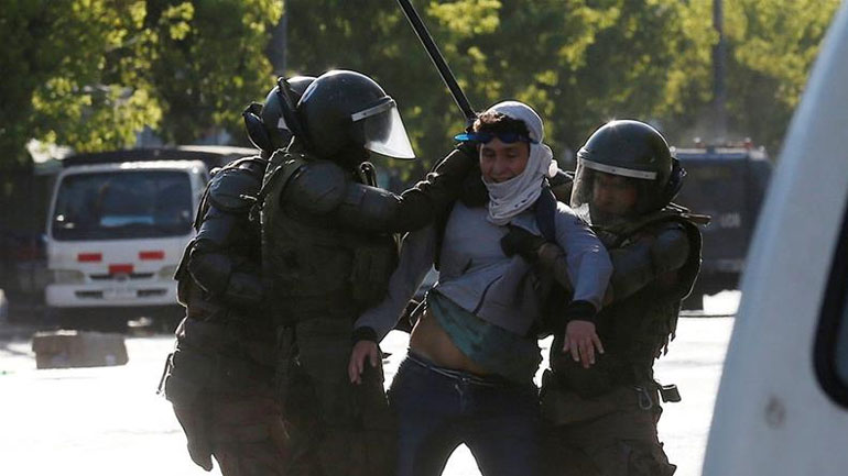 Χιλή: Καταδίκη έξι αστυνομικών για βασανισμό και σεξουαλική κακοποίηση φοιτητή